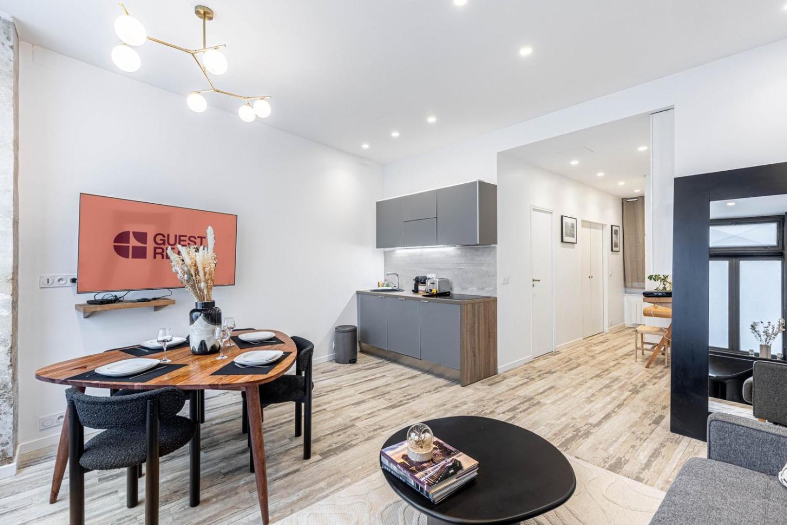 Guestready - Stunning Apartment Near Eiffel Tower Париж Екстериор снимка